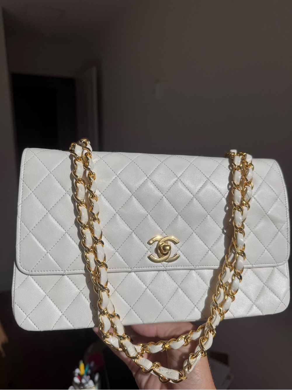 Chanel Vintage Classic Flap Bag | White Lambskin | 24K Gold Hardware, AUTHENTIC - Picture 14 of 17
